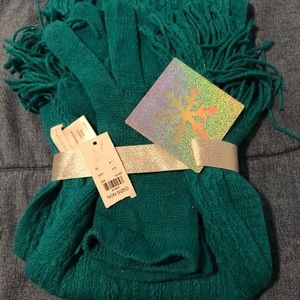 New York and Company Hat and Glove Set